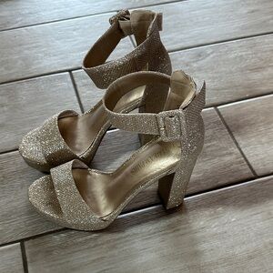 Dream Pairs Glittering Gold Heels